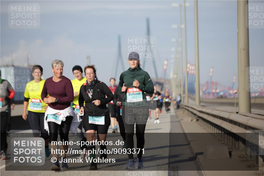 03.10.2025 - Köhlbrandbrückenlauf Jannik Wohlers http://msf.ph/oto/9093371 03.10.2025 10:12:07 Position 3 2436, 2116, 2271 meine-sportfotos.de