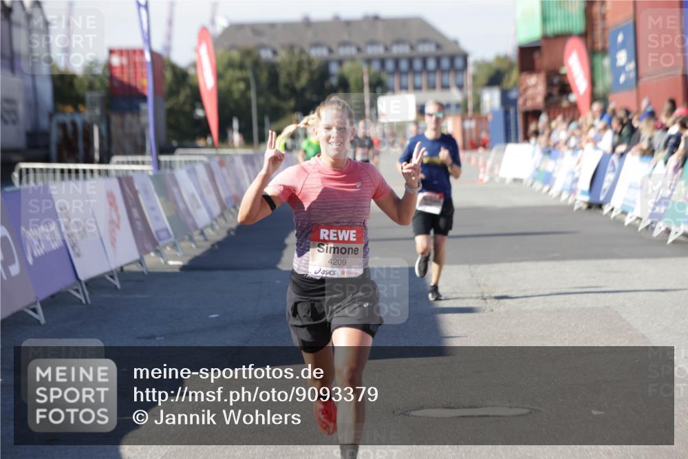 03.10.2025 - Köhlbrandbrückenlauf Jannik Wohlers http://msf.ph/oto/9093379 03.10.2025 12:54:35 Ziel 4023, 4060, 4106, 4209, 6683 meine-sportfotos.de