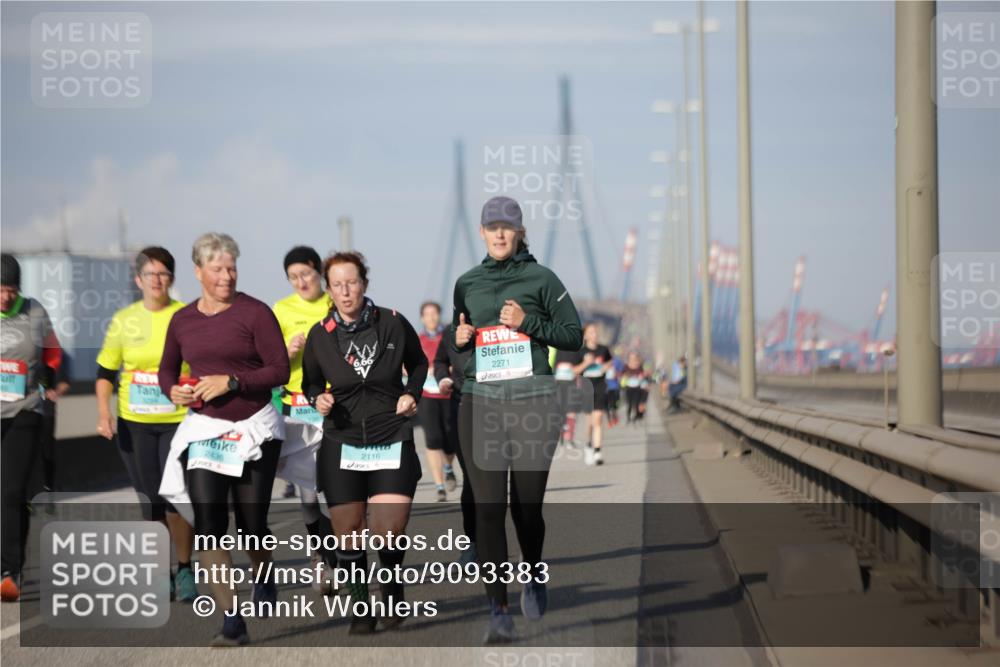 03.10.2025 - Köhlbrandbrückenlauf Jannik Wohlers http://msf.ph/oto/9093383 03.10.2025 10:12:07 Position 3 2436, 2116, 2271 meine-sportfotos.de
