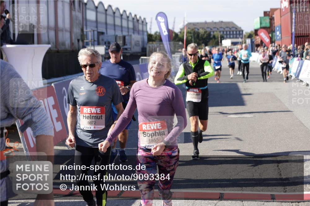 03.10.2025 - Köhlbrandbrückenlauf Jannik Wohlers http://msf.ph/oto/9093384 03.10.2025 13:20:19 Ziel 4397, 4402, 4565, 4571, 4779, 4994, 5144, 5160, 5208, 5672, 5683, 5790, 5850, 6035, 6136 meine-sportfotos.de