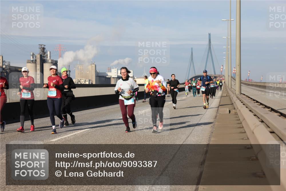 03.10.2025 - Köhlbrandbrückenlauf Lena Gebhardt http://msf.ph/oto/9093387 03.10.2025 10:08:45 Position 2 2726, 2727 meine-sportfotos.de