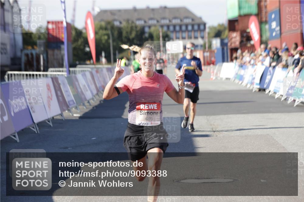 03.10.2025 - Köhlbrandbrückenlauf Jannik Wohlers http://msf.ph/oto/9093388 03.10.2025 12:54:35 Ziel 4023, 4060, 4106, 4209, 6683 meine-sportfotos.de
