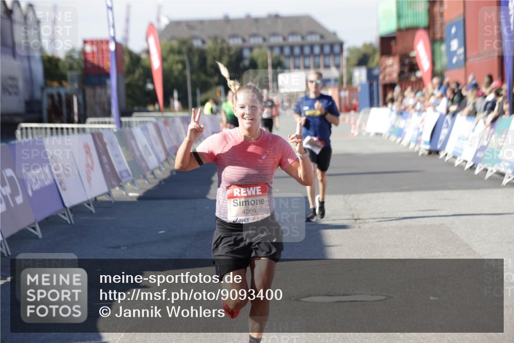 03.10.2025 - Köhlbrandbrückenlauf Jannik Wohlers http://msf.ph/oto/9093400 03.10.2025 12:54:35 Ziel 4023, 4060, 4106, 4209, 6683 meine-sportfotos.de