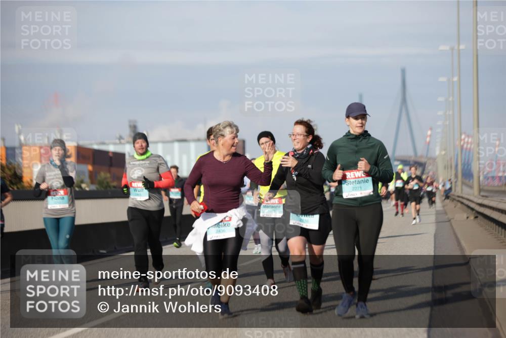 03.10.2025 - Köhlbrandbrückenlauf Jannik Wohlers http://msf.ph/oto/9093408 03.10.2025 10:12:08 Position 3 2365, 2436, 1963, 2116, 2271 meine-sportfotos.de