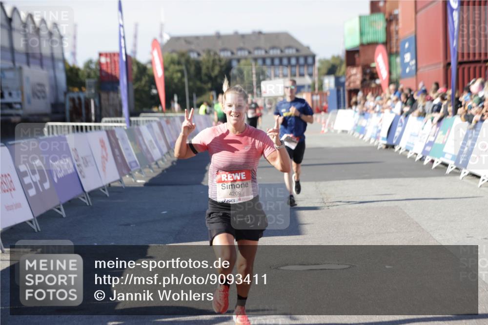 03.10.2025 - Köhlbrandbrückenlauf Jannik Wohlers http://msf.ph/oto/9093411 03.10.2025 12:54:35 Ziel 4023, 4060, 4106, 4209, 6683 meine-sportfotos.de
