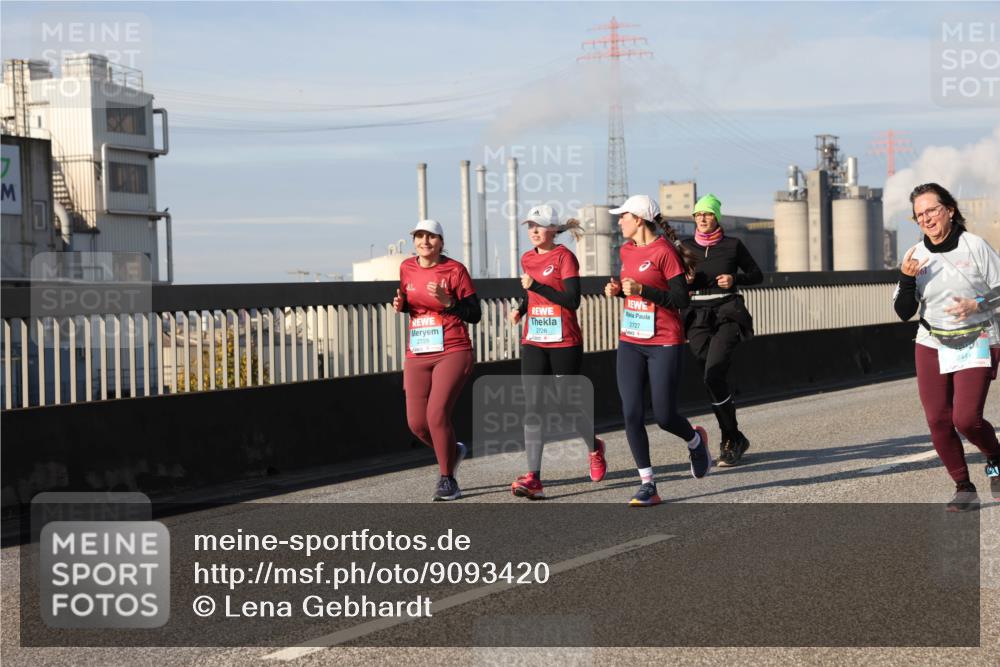 03.10.2025 - Köhlbrandbrückenlauf Lena Gebhardt http://msf.ph/oto/9093420 03.10.2025 10:08:47 Position 2 2725, 2726, 2727, 2441 meine-sportfotos.de