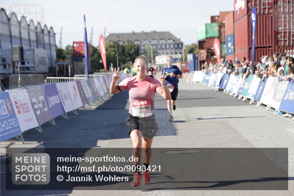 03.10.2025 - Köhlbrandbrückenlauf Jannik Wohlers http://msf.ph/oto/9093421 03.10.2025 12:54:35 Ziel 4023, 4060, 4106, 4209, 6683 meine-sportfotos.de