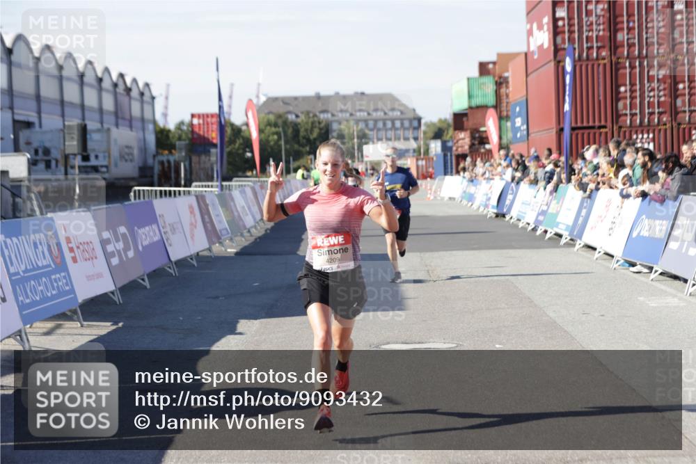 03.10.2025 - Köhlbrandbrückenlauf Jannik Wohlers http://msf.ph/oto/9093432 03.10.2025 12:54:35 Ziel 4023, 4060, 4106, 4209, 6683 meine-sportfotos.de
