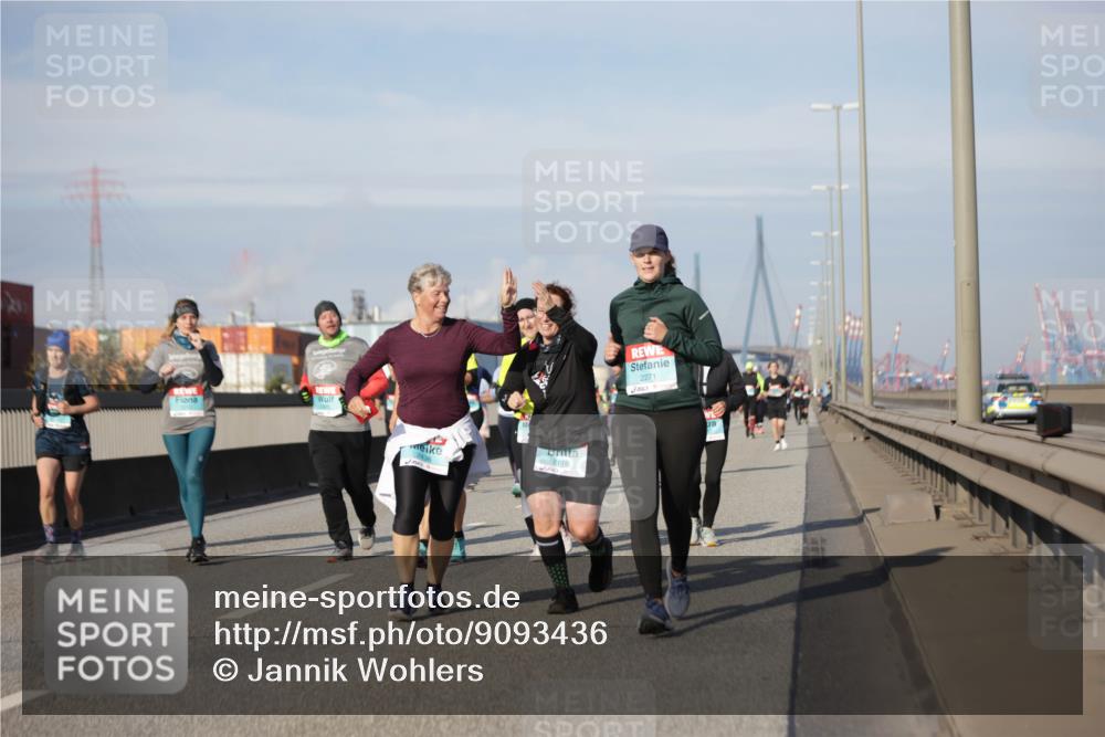 03.10.2025 - Köhlbrandbrückenlauf Jannik Wohlers http://msf.ph/oto/9093436 03.10.2025 10:12:09 Position 3 2116, 2271 meine-sportfotos.de