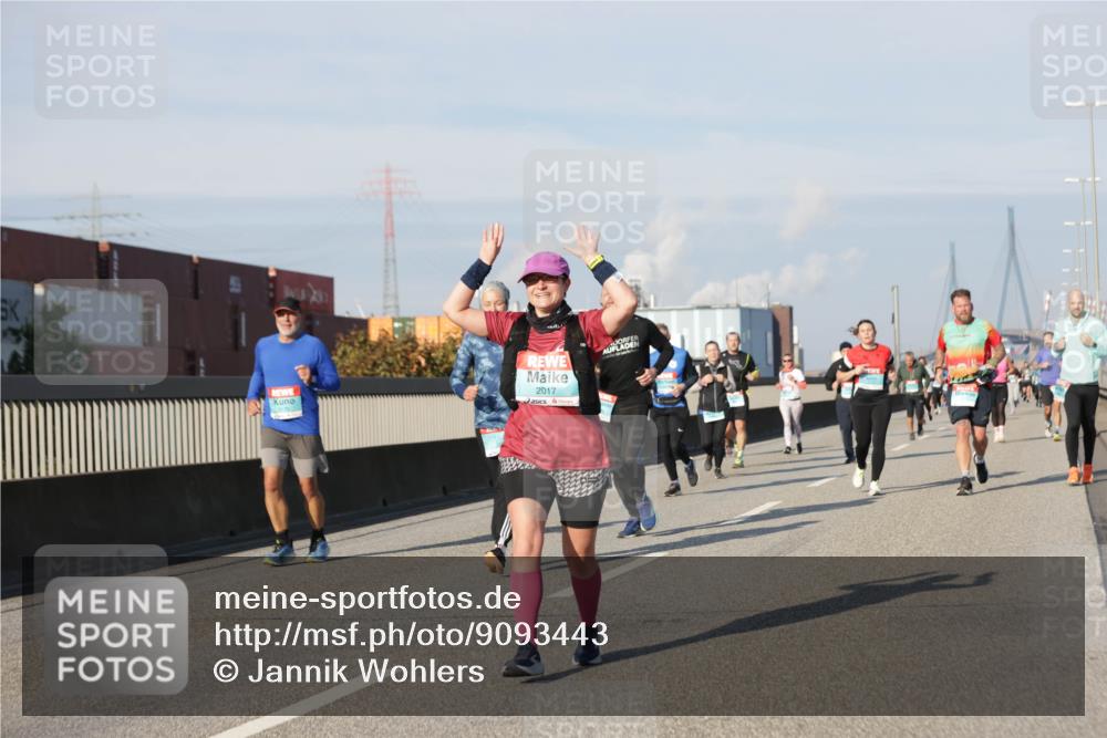 03.10.2025 - Köhlbrandbrückenlauf Jannik Wohlers http://msf.ph/oto/9093443 03.10.2025 10:00:37 Position 3 2017 meine-sportfotos.de