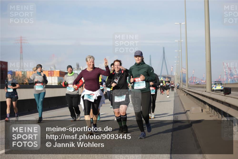 03.10.2025 - Köhlbrandbrückenlauf Jannik Wohlers http://msf.ph/oto/9093445 03.10.2025 10:12:09 Position 3 135, 2116, 2271 meine-sportfotos.de