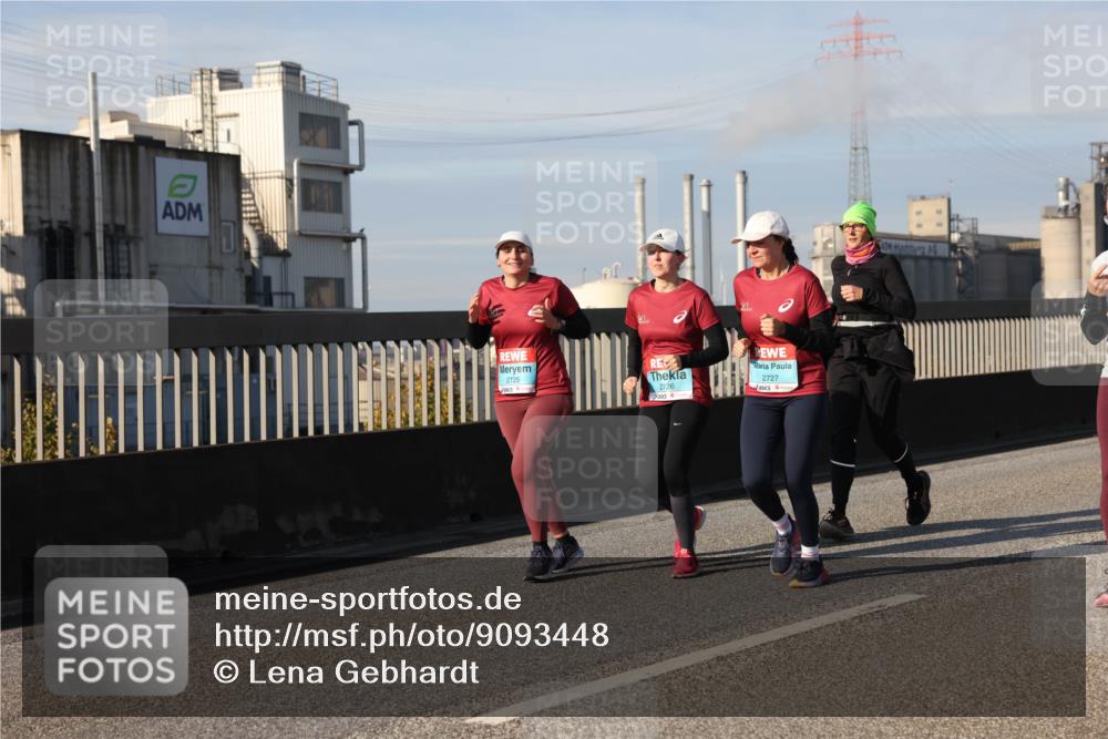 03.10.2025 - Köhlbrandbrückenlauf Lena Gebhardt http://msf.ph/oto/9093448 03.10.2025 10:08:47 Position 2 2725, 2726, 2727 meine-sportfotos.de