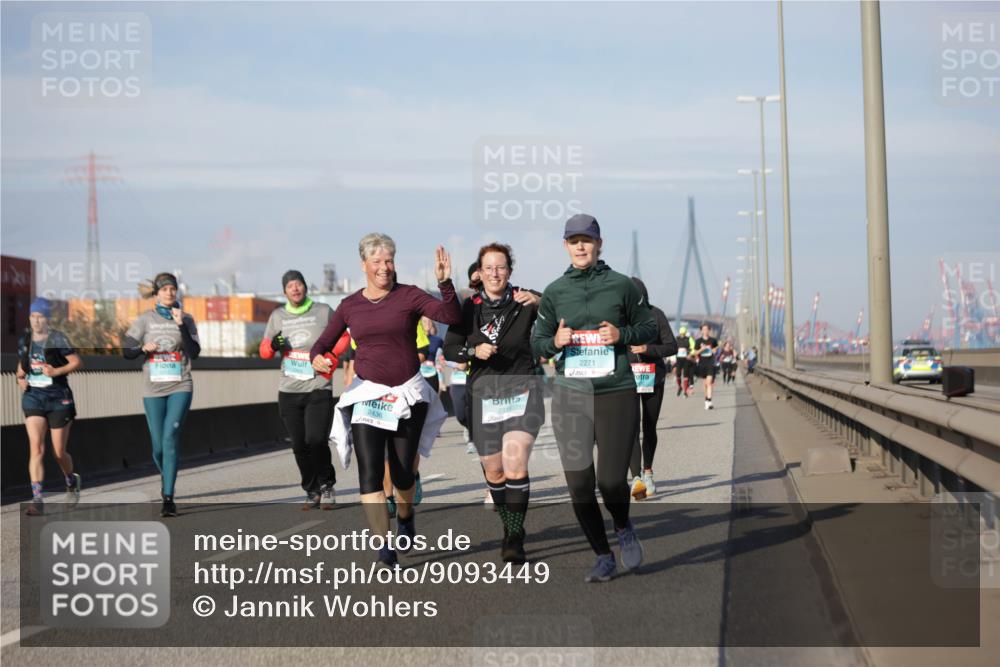 03.10.2025 - Köhlbrandbrückenlauf Jannik Wohlers http://msf.ph/oto/9093449 03.10.2025 10:12:09 Position 3 2436, 2116, 2271 meine-sportfotos.de