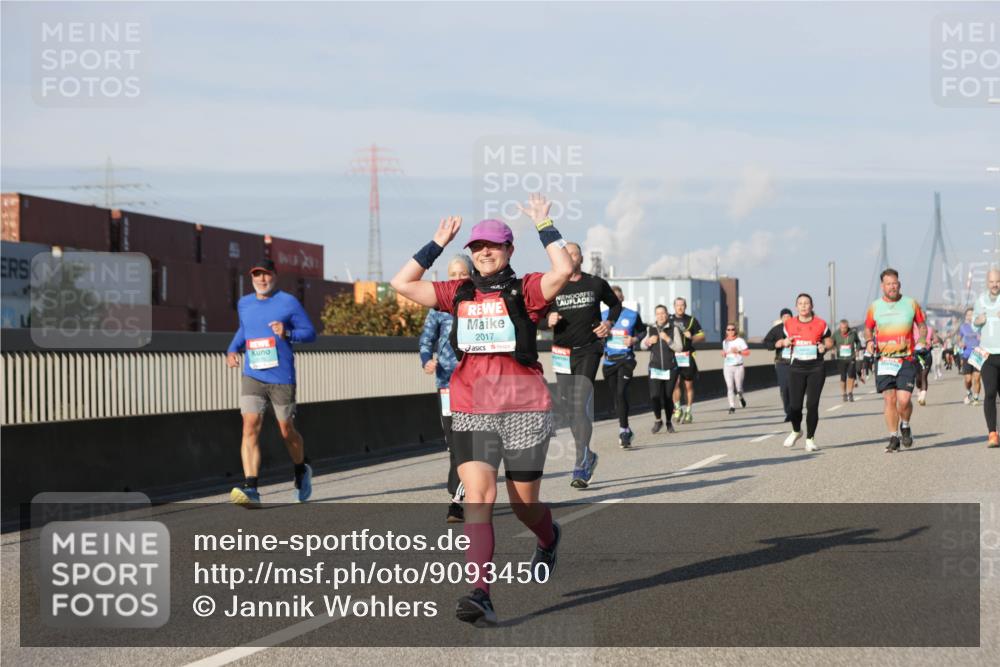 03.10.2025 - Köhlbrandbrückenlauf Jannik Wohlers http://msf.ph/oto/9093450 03.10.2025 10:00:37 Position 3 2017 meine-sportfotos.de