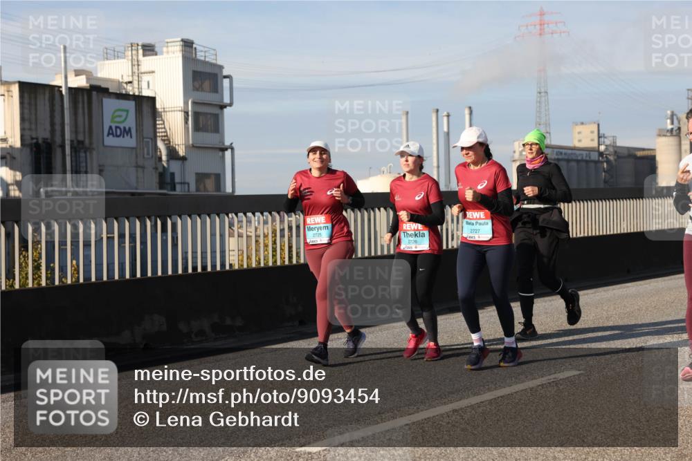 03.10.2025 - Köhlbrandbrückenlauf Lena Gebhardt http://msf.ph/oto/9093454 03.10.2025 10:08:47 Position 2 2725, 2726, 2727 meine-sportfotos.de