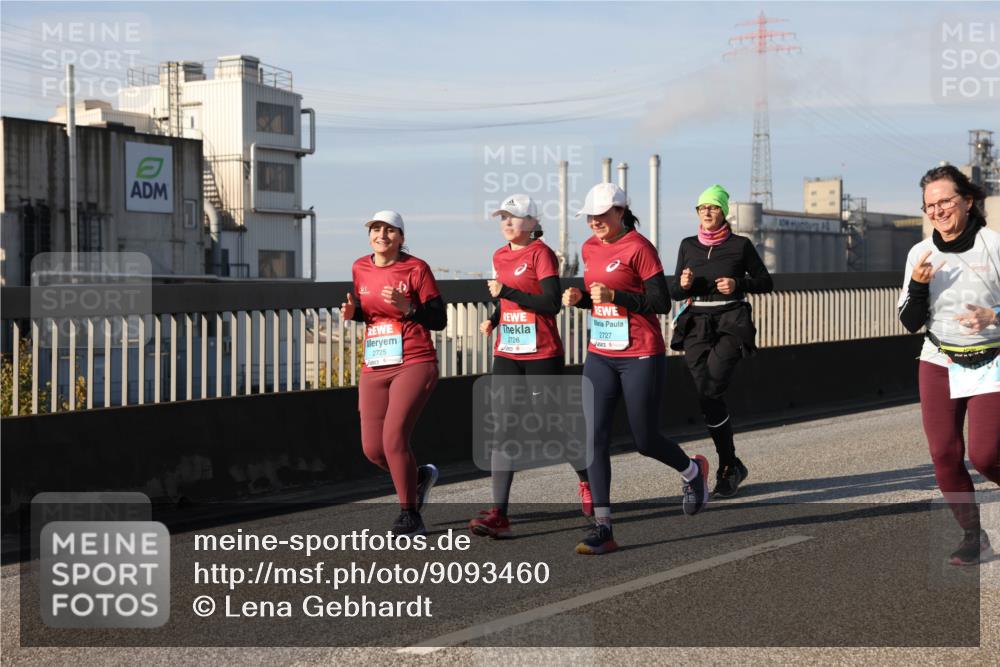 03.10.2025 - Köhlbrandbrückenlauf Lena Gebhardt http://msf.ph/oto/9093460 03.10.2025 10:08:48 Position 2 2725, 2726, 2727 meine-sportfotos.de