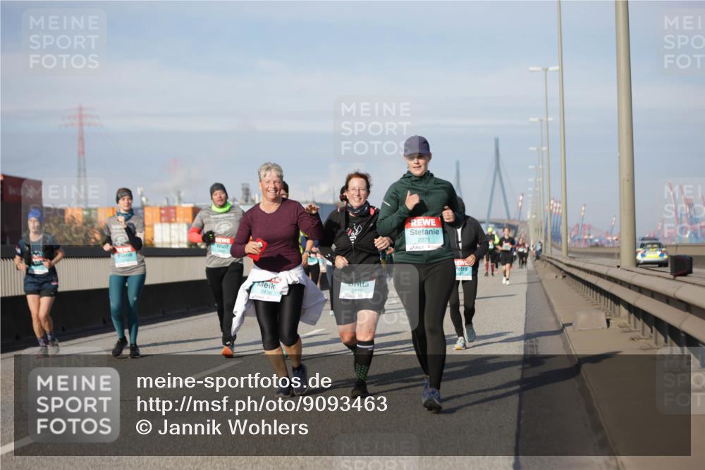 03.10.2025 - Köhlbrandbrückenlauf Jannik Wohlers http://msf.ph/oto/9093463 03.10.2025 10:12:09 Position 3 2436, 2116, 2271 meine-sportfotos.de