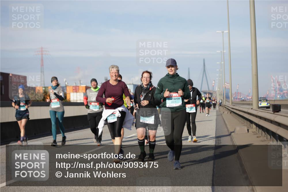 03.10.2025 - Köhlbrandbrückenlauf Jannik Wohlers http://msf.ph/oto/9093475 03.10.2025 10:12:10 Position 3 2436, 2116, 2271 meine-sportfotos.de