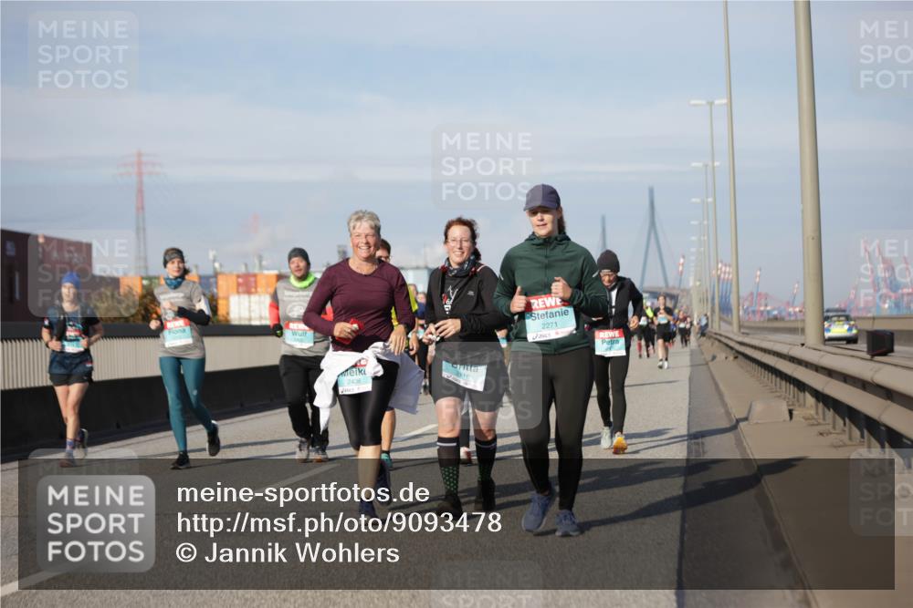 03.10.2025 - Köhlbrandbrückenlauf Jannik Wohlers http://msf.ph/oto/9093478 03.10.2025 10:12:10 Position 3 2436, 2116, 2271 meine-sportfotos.de