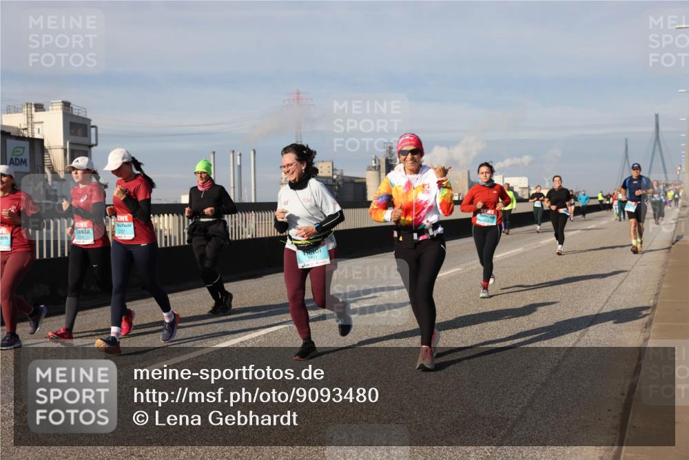 03.10.2025 - Köhlbrandbrückenlauf Lena Gebhardt http://msf.ph/oto/9093480 03.10.2025 10:08:48 Position 2 726, 2727, 2441 meine-sportfotos.de