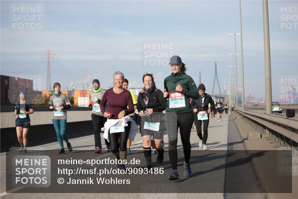 03.10.2025 - Köhlbrandbrückenlauf Jannik Wohlers http://msf.ph/oto/9093486 03.10.2025 10:12:10 Position 3 2436, 2116, 2271 meine-sportfotos.de