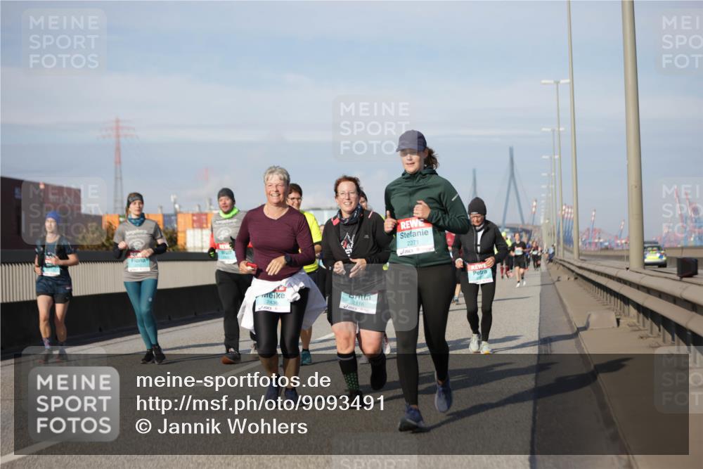 03.10.2025 - Köhlbrandbrückenlauf Jannik Wohlers http://msf.ph/oto/9093491 03.10.2025 10:12:10 Position 3 2436, 2116, 2271 meine-sportfotos.de