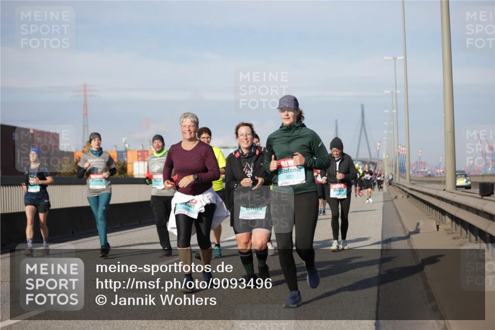 03.10.2025 - Köhlbrandbrückenlauf Jannik Wohlers http://msf.ph/oto/9093496 03.10.2025 10:12:10 Position 3 2436, 2116, 2271 meine-sportfotos.de