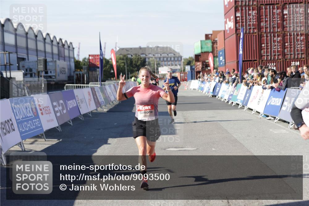 03.10.2025 - Köhlbrandbrückenlauf Jannik Wohlers http://msf.ph/oto/9093500 03.10.2025 12:54:36 Ziel 4023, 4060, 4106, 4209, 6683 meine-sportfotos.de