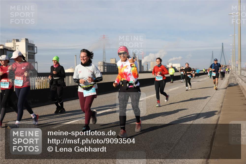03.10.2025 - Köhlbrandbrückenlauf Lena Gebhardt http://msf.ph/oto/9093504 03.10.2025 10:08:49 Position 2 2726, 2727, 361, 2441 meine-sportfotos.de