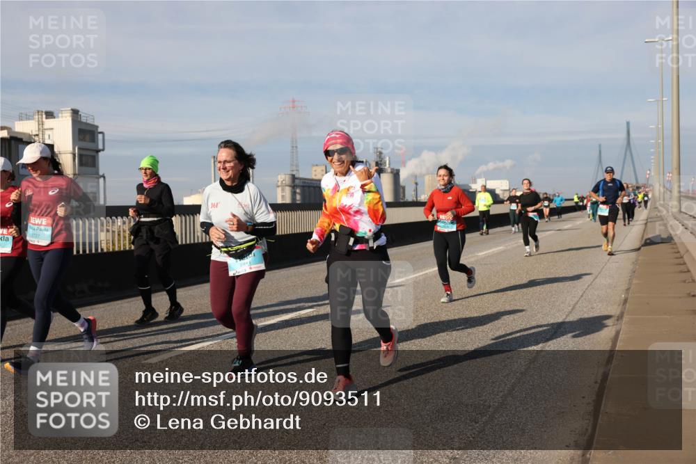 03.10.2025 - Köhlbrandbrückenlauf Lena Gebhardt http://msf.ph/oto/9093511 03.10.2025 10:08:49 Position 2 2727, 361, 244 meine-sportfotos.de
