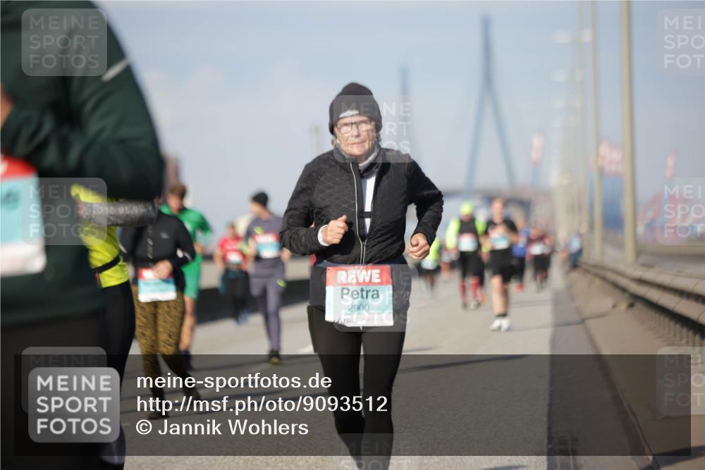 03.10.2025 - Köhlbrandbrückenlauf Jannik Wohlers http://msf.ph/oto/9093512 03.10.2025 10:12:11 Position 3 2900 meine-sportfotos.de