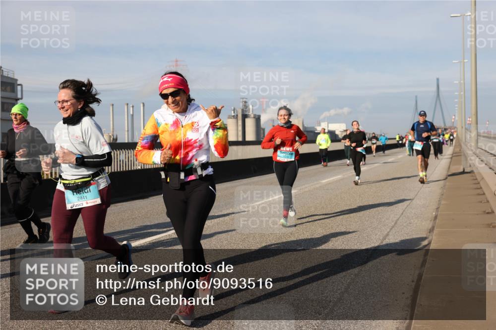 03.10.2025 - Köhlbrandbrückenlauf Lena Gebhardt http://msf.ph/oto/9093516 03.10.2025 10:08:49 Position 2 2441 meine-sportfotos.de