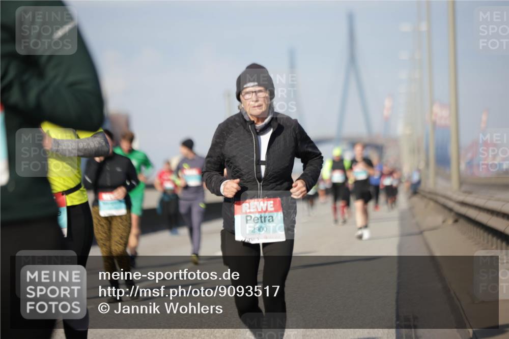 03.10.2025 - Köhlbrandbrückenlauf Jannik Wohlers http://msf.ph/oto/9093517 03.10.2025 10:12:11 Position 3 2900 meine-sportfotos.de
