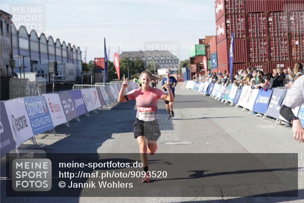 03.10.2025 - Köhlbrandbrückenlauf Jannik Wohlers http://msf.ph/oto/9093520 03.10.2025 12:54:36 Ziel 4023, 4060, 4106, 4209, 6683 meine-sportfotos.de