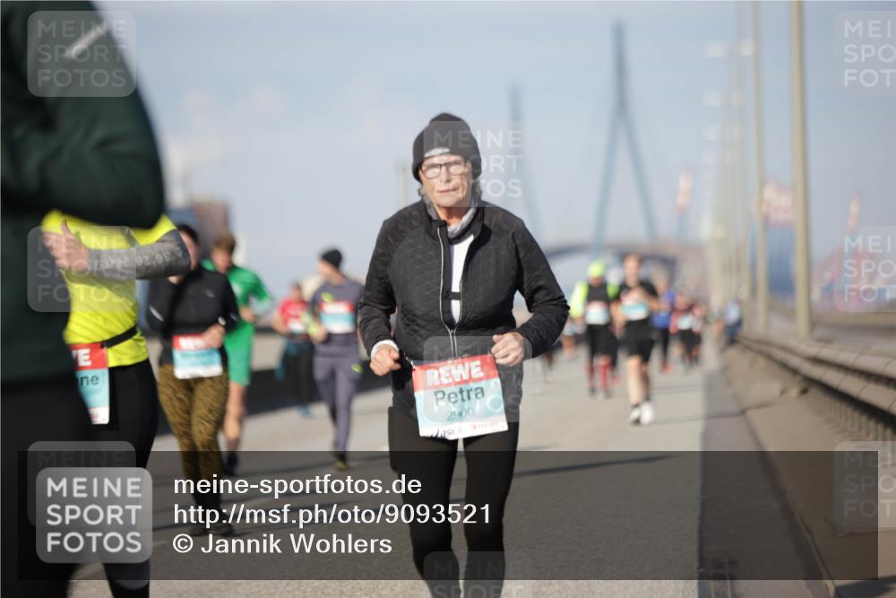 03.10.2025 - Köhlbrandbrückenlauf Jannik Wohlers http://msf.ph/oto/9093521 03.10.2025 10:12:11 Position 3 2900 meine-sportfotos.de
