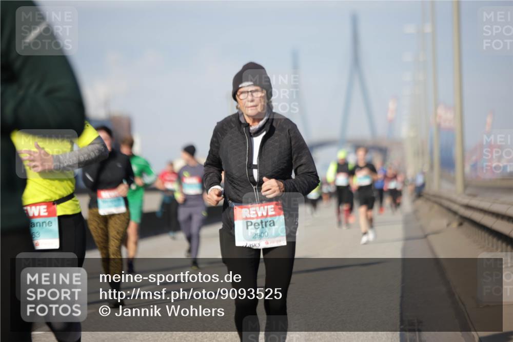 03.10.2025 - Köhlbrandbrückenlauf Jannik Wohlers http://msf.ph/oto/9093525 03.10.2025 10:12:11 Position 3 63, 2900 meine-sportfotos.de