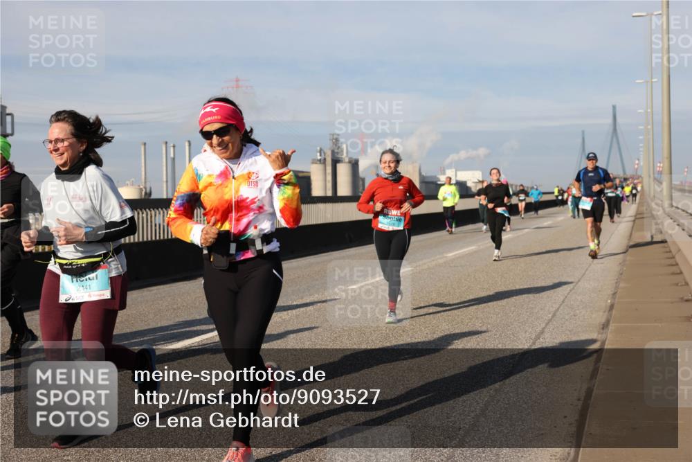 03.10.2025 - Köhlbrandbrückenlauf Lena Gebhardt http://msf.ph/oto/9093527 03.10.2025 10:08:49 Position 2 2441, 3479 meine-sportfotos.de