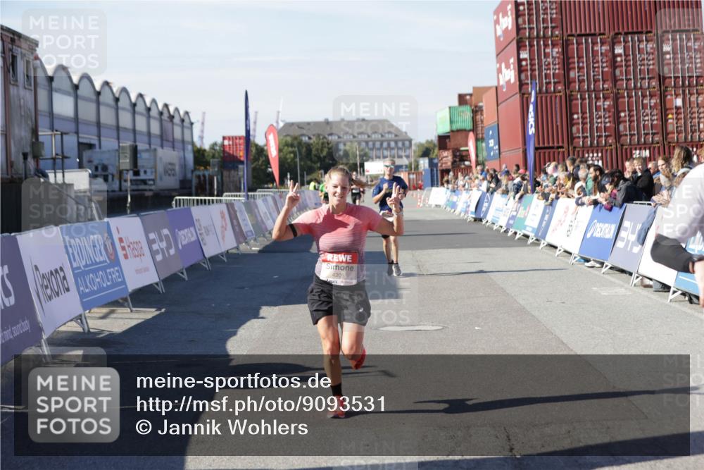03.10.2025 - Köhlbrandbrückenlauf Jannik Wohlers http://msf.ph/oto/9093531 03.10.2025 12:54:36 Ziel 4023, 4060, 4106, 4209, 6683 meine-sportfotos.de