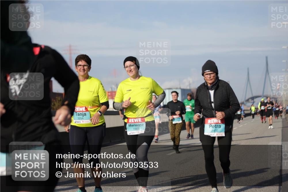 03.10.2025 - Köhlbrandbrückenlauf Jannik Wohlers http://msf.ph/oto/9093533 03.10.2025 10:12:12 Position 3 3254, 1963, 2900 meine-sportfotos.de
