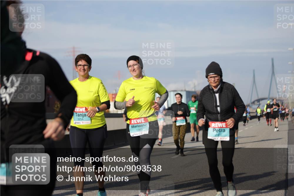 03.10.2025 - Köhlbrandbrückenlauf Jannik Wohlers http://msf.ph/oto/9093538 03.10.2025 10:12:12 Position 3 3254, 1963, 2900 meine-sportfotos.de