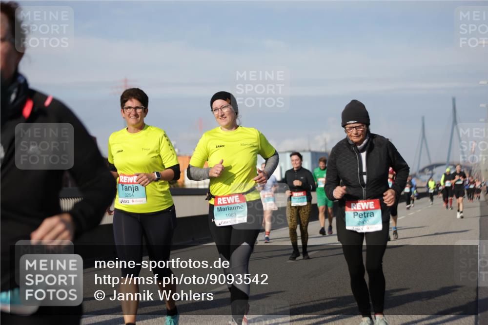 03.10.2025 - Köhlbrandbrückenlauf Jannik Wohlers http://msf.ph/oto/9093542 03.10.2025 10:12:12 Position 3 3254, 1963, 2900 meine-sportfotos.de