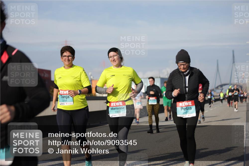 03.10.2025 - Köhlbrandbrückenlauf Jannik Wohlers http://msf.ph/oto/9093545 03.10.2025 10:12:12 Position 3 3254, 1963, 2900 meine-sportfotos.de