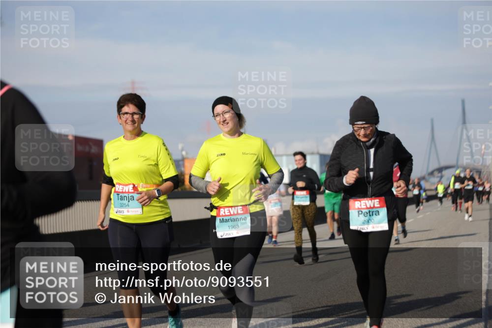 03.10.2025 - Köhlbrandbrückenlauf Jannik Wohlers http://msf.ph/oto/9093551 03.10.2025 10:12:12 Position 3 3254, 1963, 2900 meine-sportfotos.de