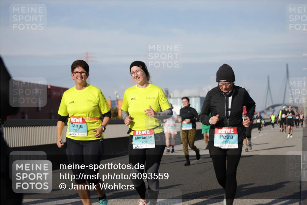 03.10.2025 - Köhlbrandbrückenlauf Jannik Wohlers http://msf.ph/oto/9093559 03.10.2025 10:12:13 Position 3 3254, 1963, 2900 meine-sportfotos.de