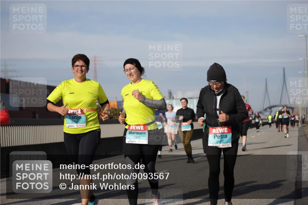 03.10.2025 - Köhlbrandbrückenlauf Jannik Wohlers http://msf.ph/oto/9093567 03.10.2025 10:12:13 Position 3 3254, 1963, 2900 meine-sportfotos.de