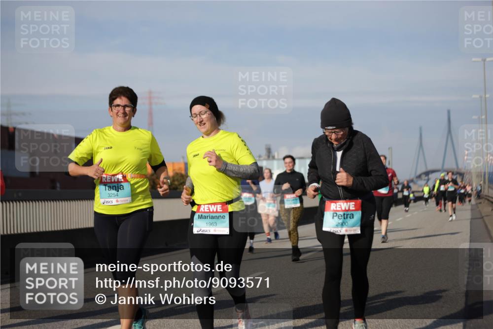 03.10.2025 - Köhlbrandbrückenlauf Jannik Wohlers http://msf.ph/oto/9093571 03.10.2025 10:12:13 Position 3 3254, 1963, 2900 meine-sportfotos.de