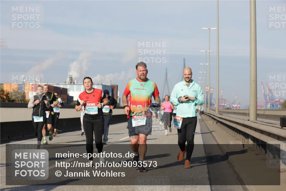 03.10.2025 - Köhlbrandbrückenlauf Jannik Wohlers http://msf.ph/oto/9093573 03.10.2025 10:00:40 Position 3 3747, 1573, 1283 meine-sportfotos.de