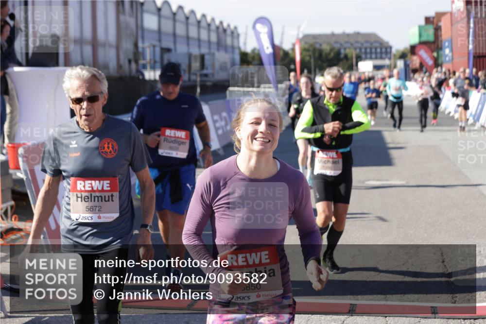 03.10.2025 - Köhlbrandbrückenlauf Jannik Wohlers http://msf.ph/oto/9093582 03.10.2025 13:20:20 Ziel 4397, 4402, 4565, 4571, 4779, 4994, 5144, 5160, 5208, 5672, 5683, 5790, 5850, 6035, 6136 meine-sportfotos.de