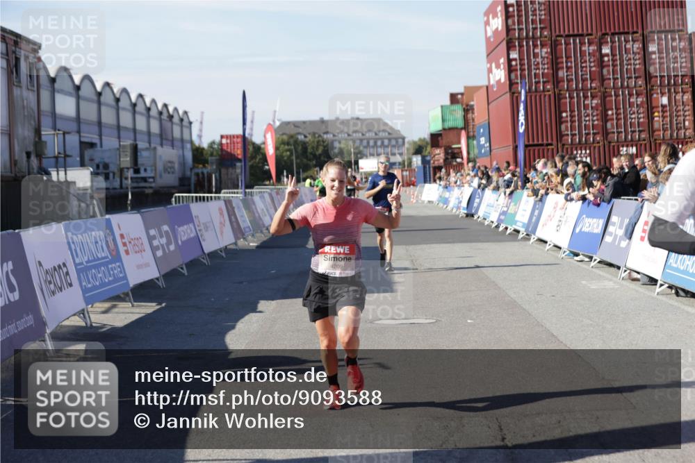 03.10.2025 - Köhlbrandbrückenlauf Jannik Wohlers http://msf.ph/oto/9093588 03.10.2025 12:54:36 Ziel 4023, 4060, 4106, 4209, 6683 meine-sportfotos.de