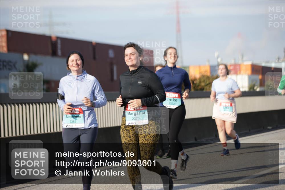 03.10.2025 - Köhlbrandbrückenlauf Jannik Wohlers http://msf.ph/oto/9093601 03.10.2025 10:12:16 Position 3 2265, 2379, 2252 meine-sportfotos.de